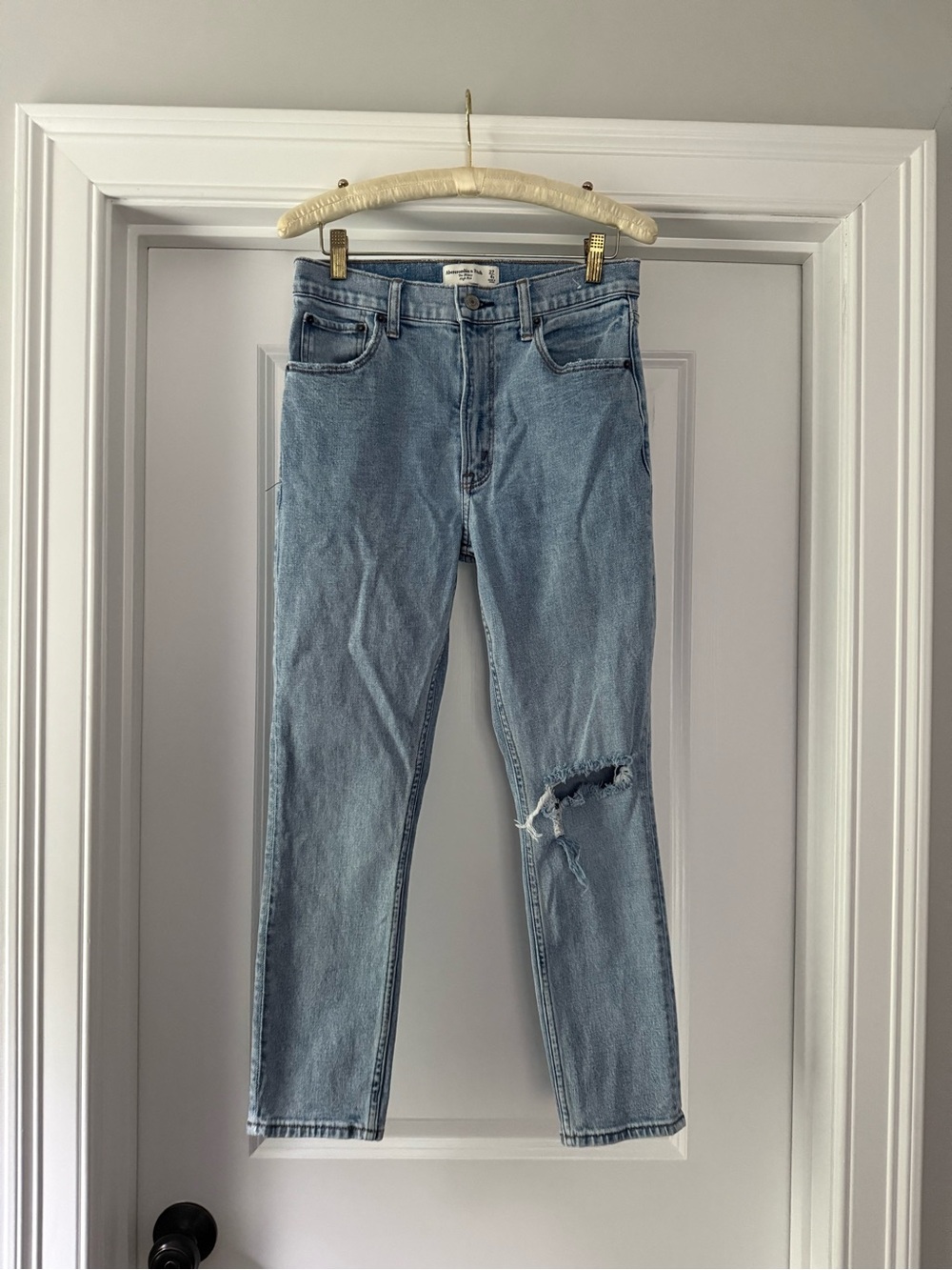 Abercrombie & Fitch Light Blue Skinny Jeans with Distressed Knee